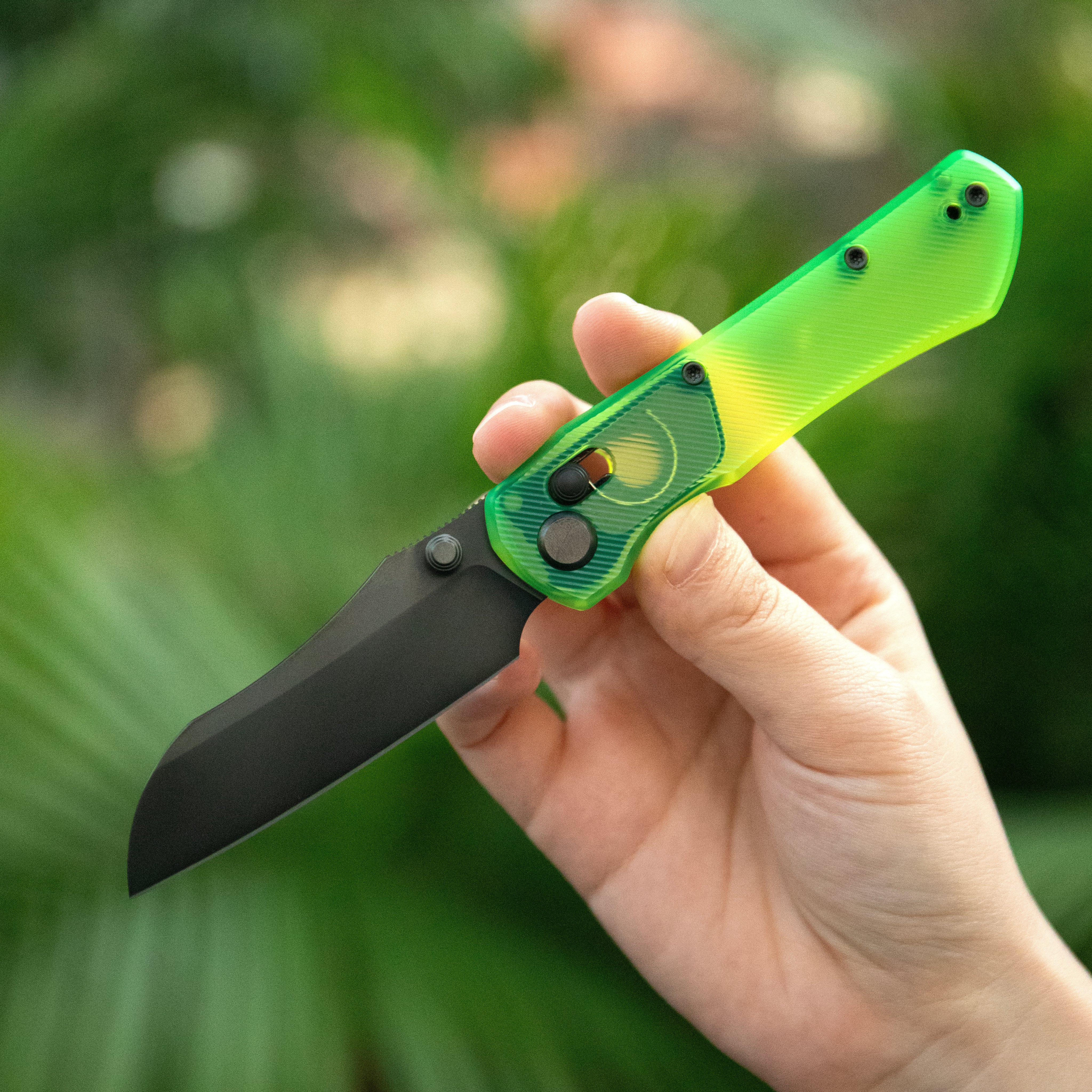 Blade HQ Exclusives SKU : GEO Knife Komodo Crossbar lock Folding Knife Green Acrylic Handle 3.1" Black DLC CPM S90V Blade GEO2509N