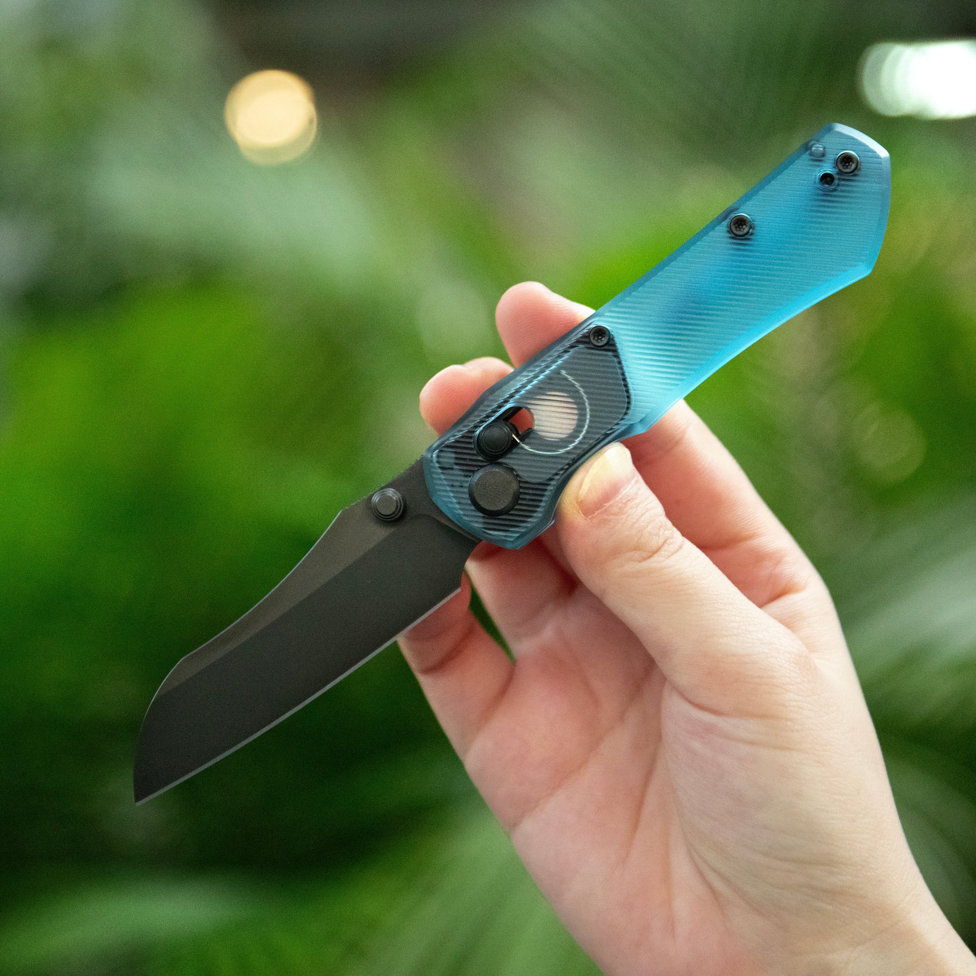 Blade HQ Exclusives SKU : GEO Knife Komodo Crossbar lock Folding Knife Blue Acrylic Handle 3.1" Black DLC CPM S90V Blade GEO2509O