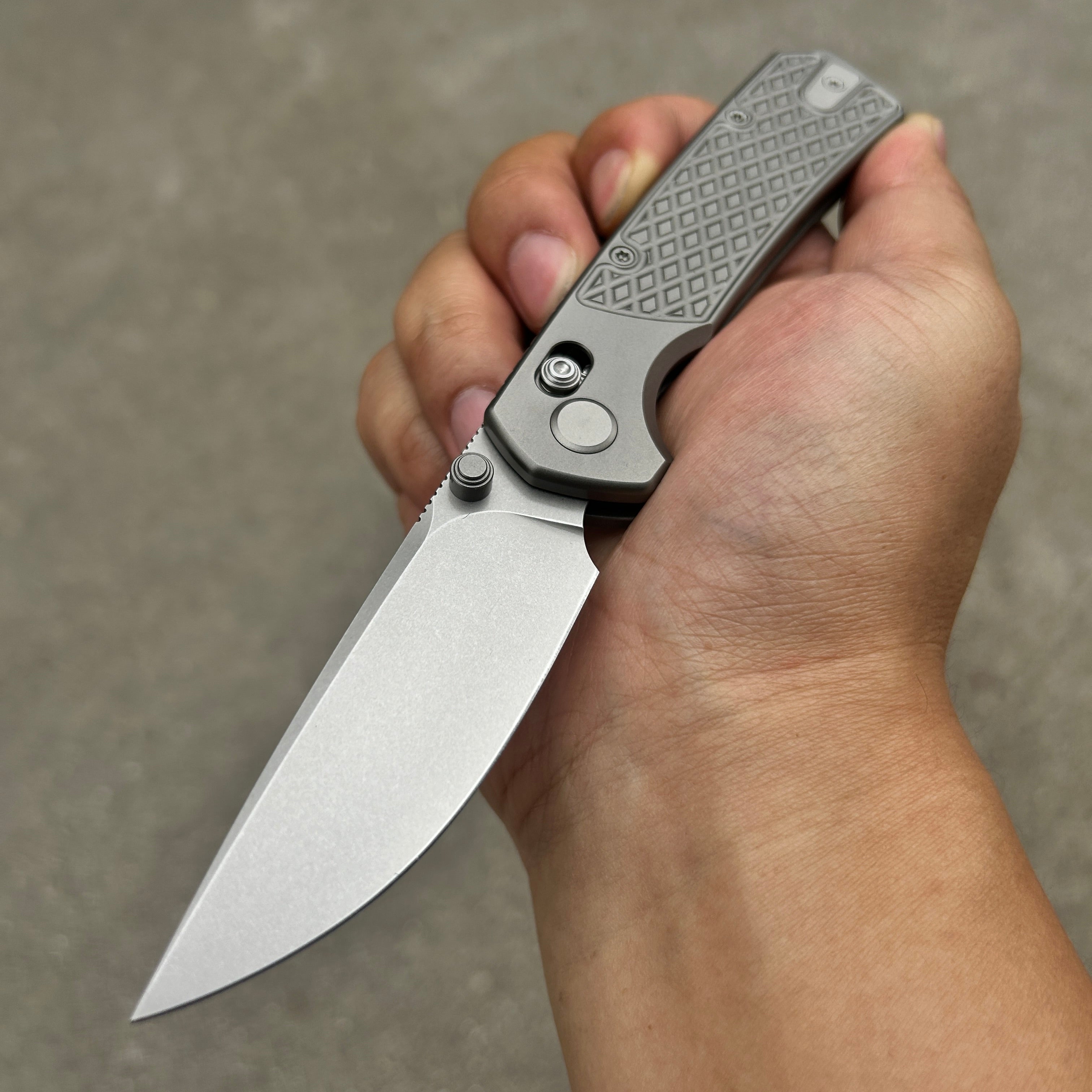 (Pre-order) : Geo knife Blaze Axis lock Folding Knife Gray 6AL4V Titanium Handle 3.3" Stonewash Bohler M390 Blade GEO2502A