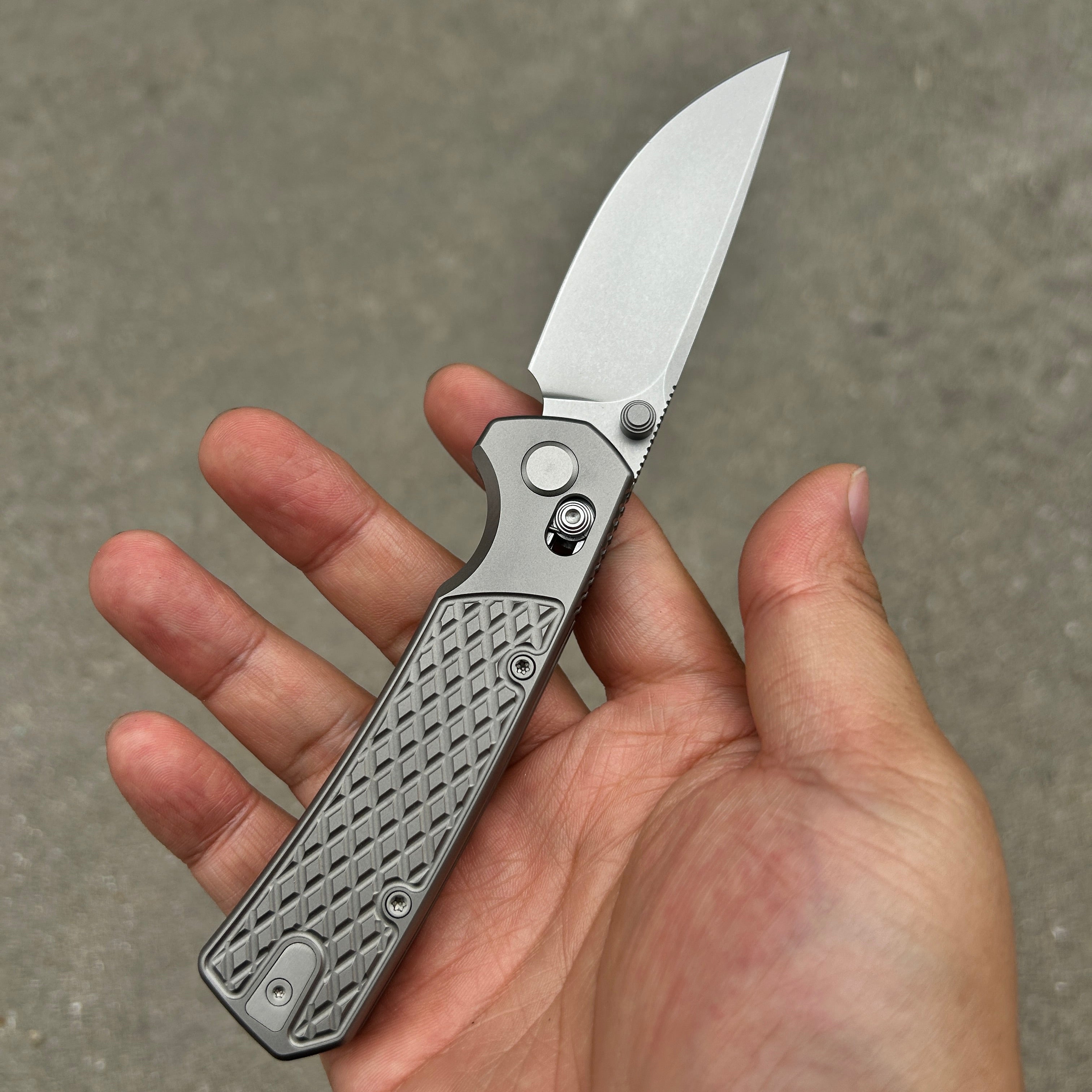 (Pre-order) : Geo knife Blaze Axis lock Folding Knife Gray 6AL4V Titanium Handle 3.3" Stonewash Bohler M390 Blade GEO2502A