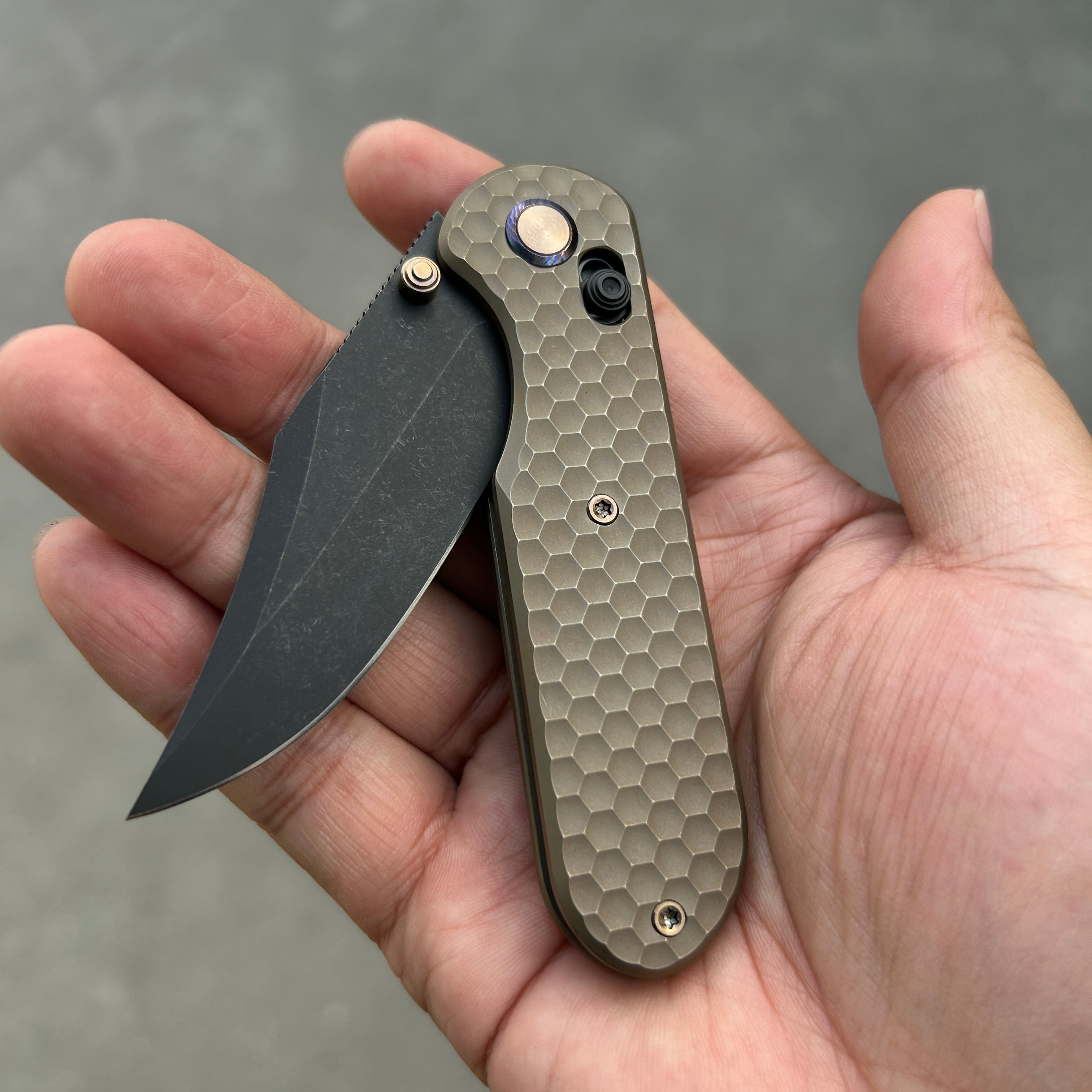 (Pre-order) : Geo knife Ethereal Cutter Axis lock Folding Knife Bronze 6AL4V Titanium Handle 3.03" Blackwash Bohler M390 Blade GEO2401B