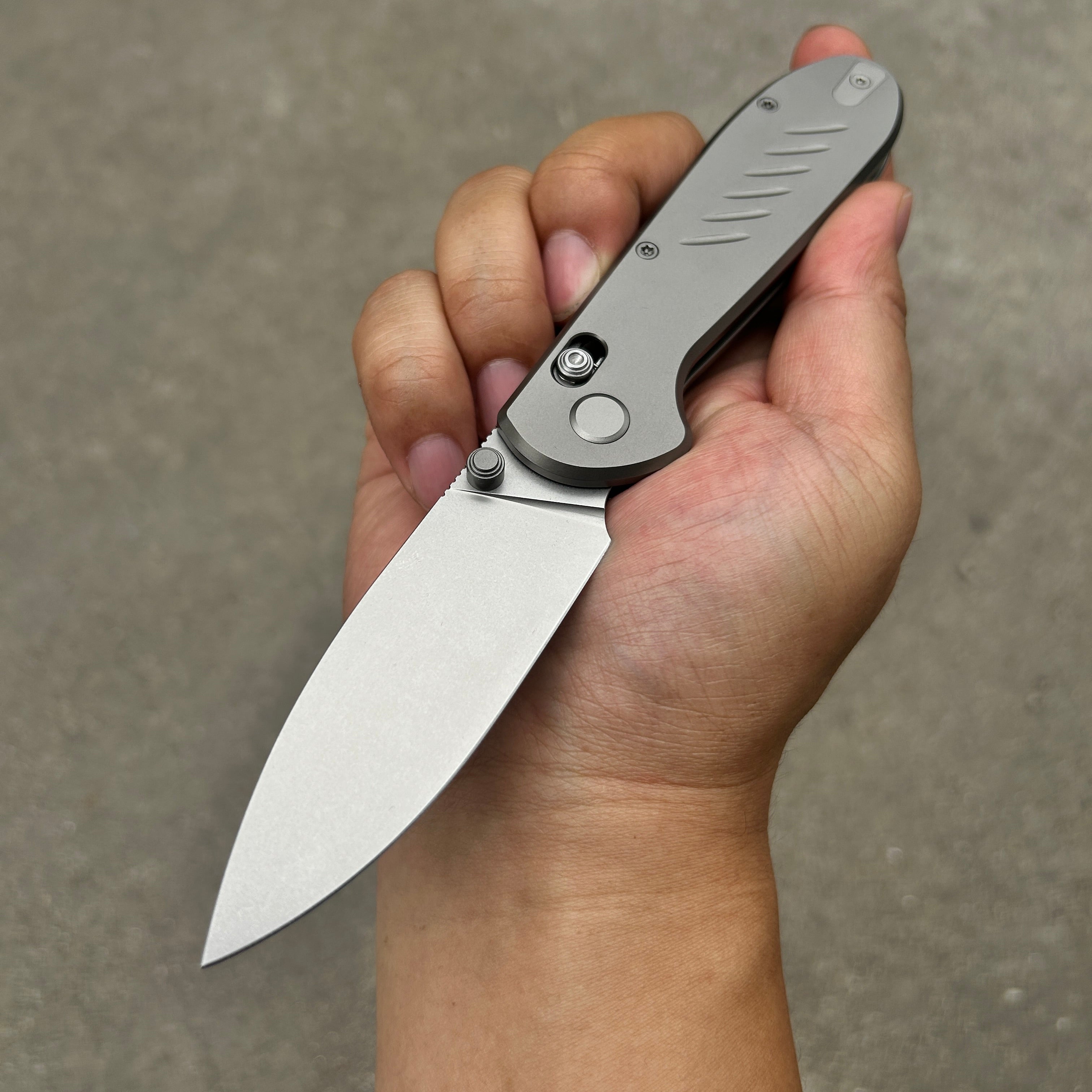 (Pre-order) : Geo knife Frost Axis lock Folding Knife Gray 6AL4V Titanium Handle 3.4" Stonewash Bohler M390 Blade GEO2501A